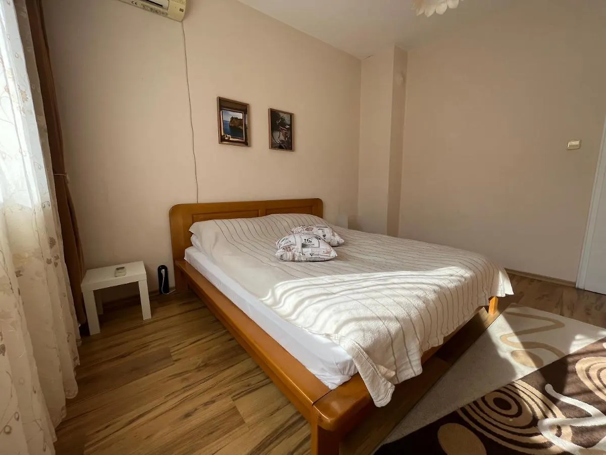 Apartment Acacia Varna 0*,